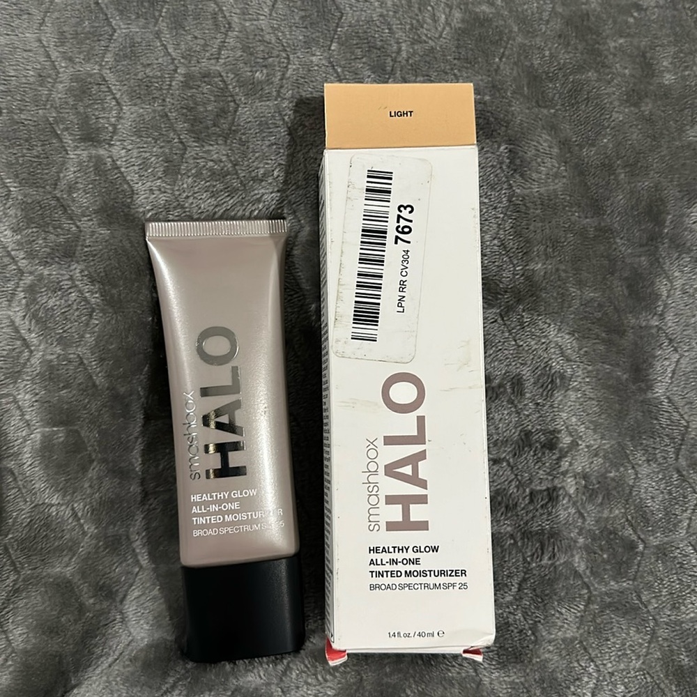 Smashbox Halo Healthy Glow All-in-One Tinted Moisturizer Light NIB